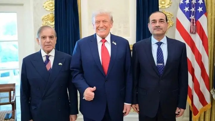 शाहबाज शरीफ र असीम मुनीर ह्वाइट हाउस पुगे, ट्रम्पले भने- फिल्ड मार्शल एक अद्भुत व्यक्ति हुन्