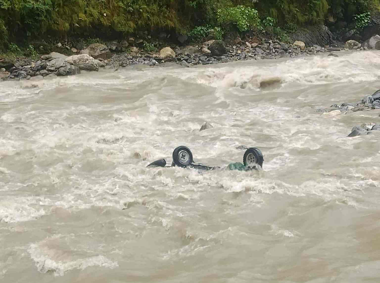 दार्चुलामा अटोरिक्सा दुर्घटनाः एक बालिकाको मृत्यु, दुईजना बेपत्ता