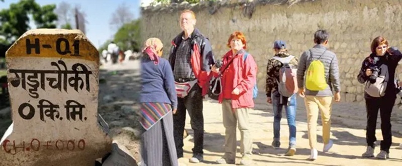 गड्डाचौकी नाकाबाट आउने विदेशी पर्यटक बढ्दै