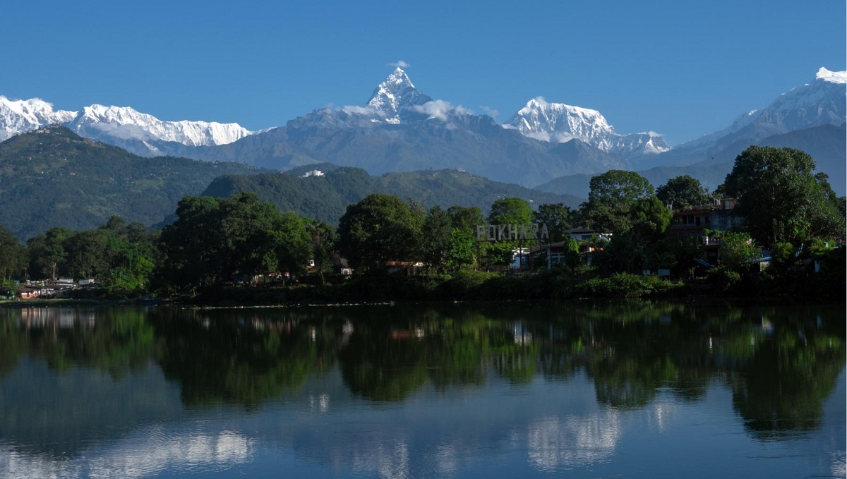 माछापुच्छ्रे मुस्कुराउँदा पर्यटकीय सहर पोखरा सुनसान