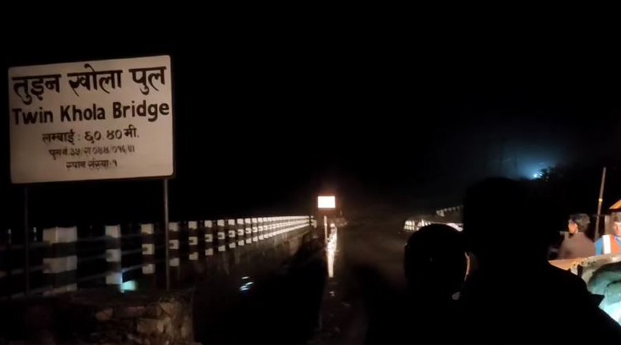 तुइन खोलामा फेरि पहिरो, नारायणगढ मुग्लिन सडकखण्ड अवरुद्ध