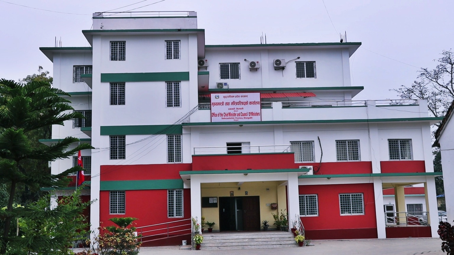 सुदूरपश्चिमको मुख्यमन्त्री कार्यालयमा प्रदर्शनकारी प्रवेश