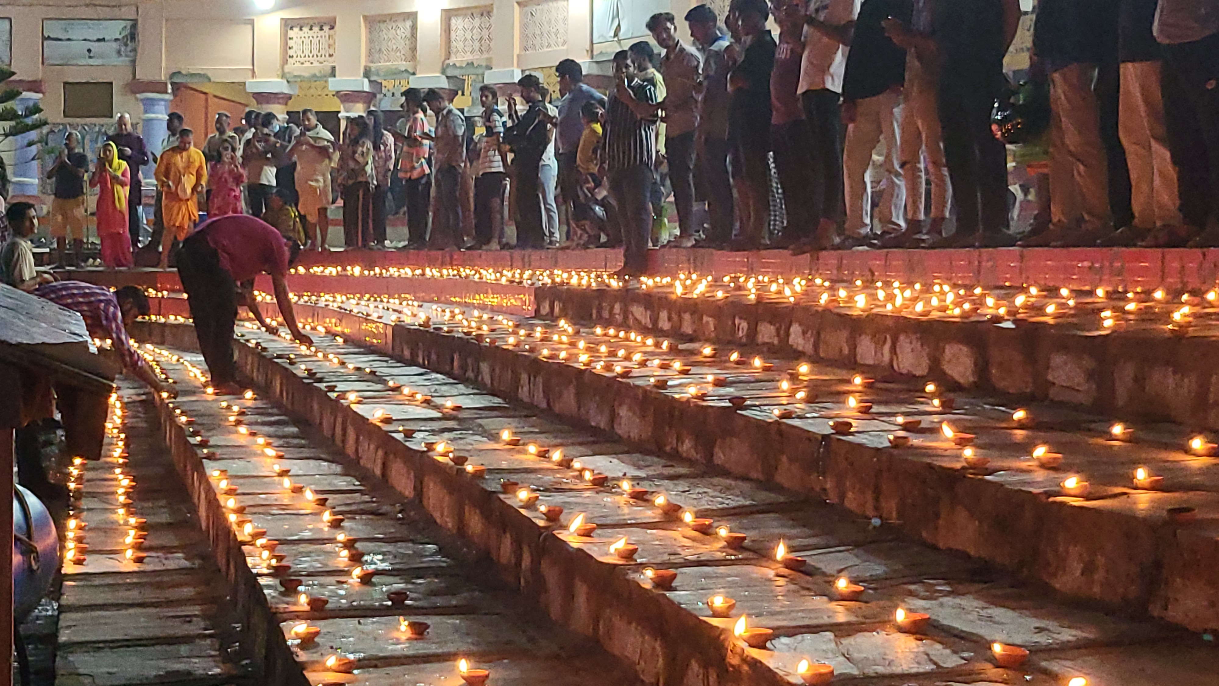 जेनजी आन्दोलनका शहीदप्रति जनकपुरधाम वासीद्वारा दिप प्रज्जवलन गरी श्रद्धाञ्जली अर्पण
