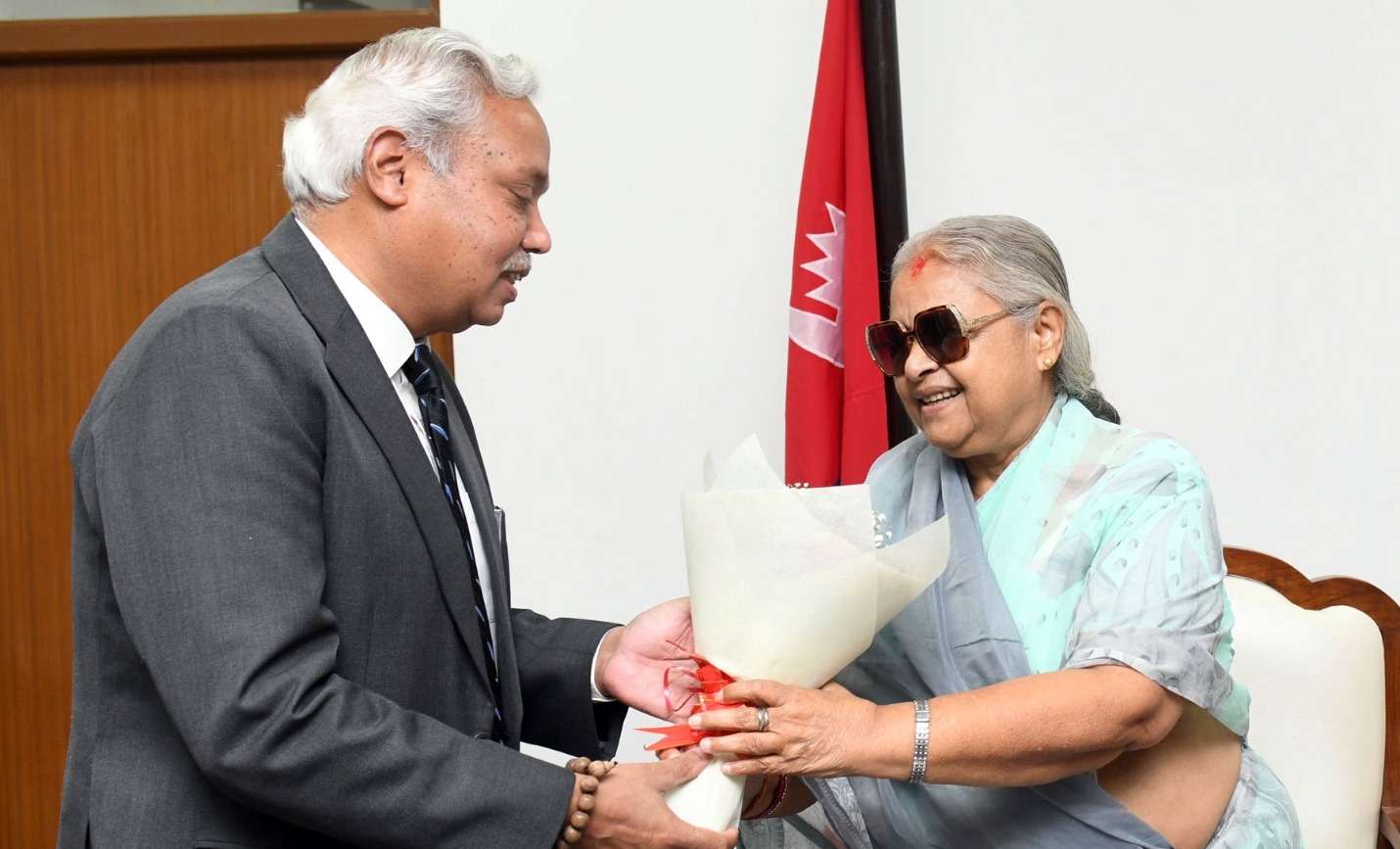 प्रधानमन्त्री कार्कीसँग भारतीय राजदूतको भेट