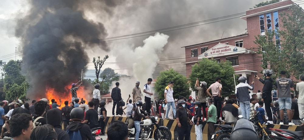 आगजनी र तोडफोडका घटनाको अनुसन्धानमा सघाउन प्रहरीको अनुरोध