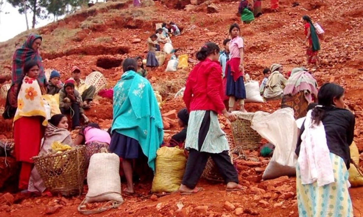 चाडपर्वमा महिलालाई घरायसी कामको बोझ