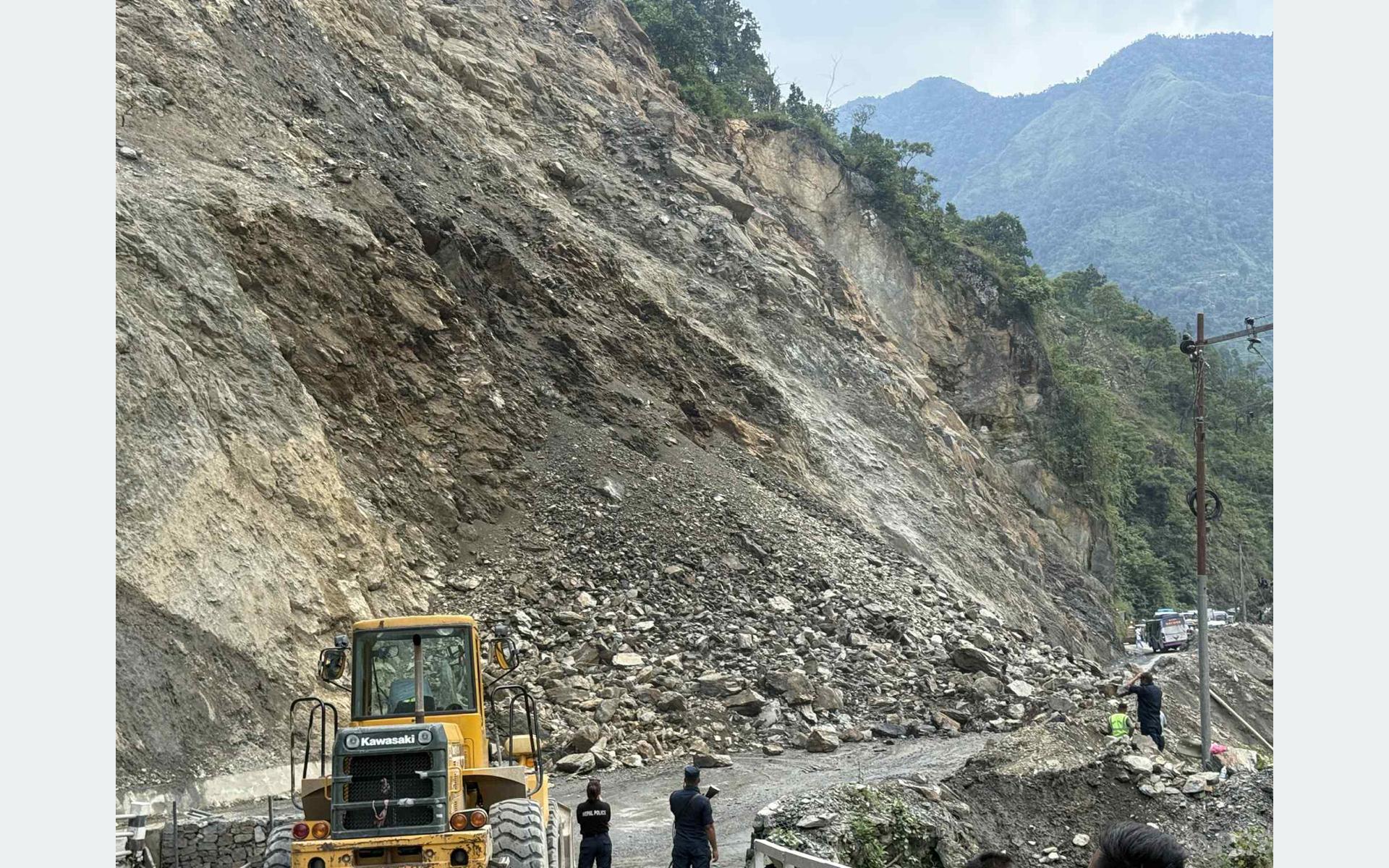 तुइन खोलामा पहिरो