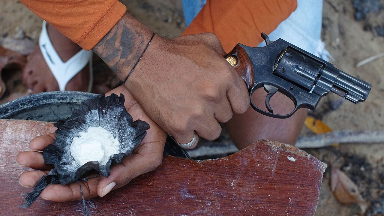 प्रहरी र लागूऔषध तस्कर गिरोहबीचको भिडन्तमा ६४ जनाको मृत्यु