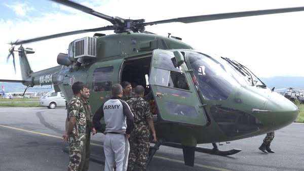 नेपाली सेनाको हेलिकप्टरमार्फत मृगौला रोगीलाई उपचारका लागि काठमाडौं ल्याइयो