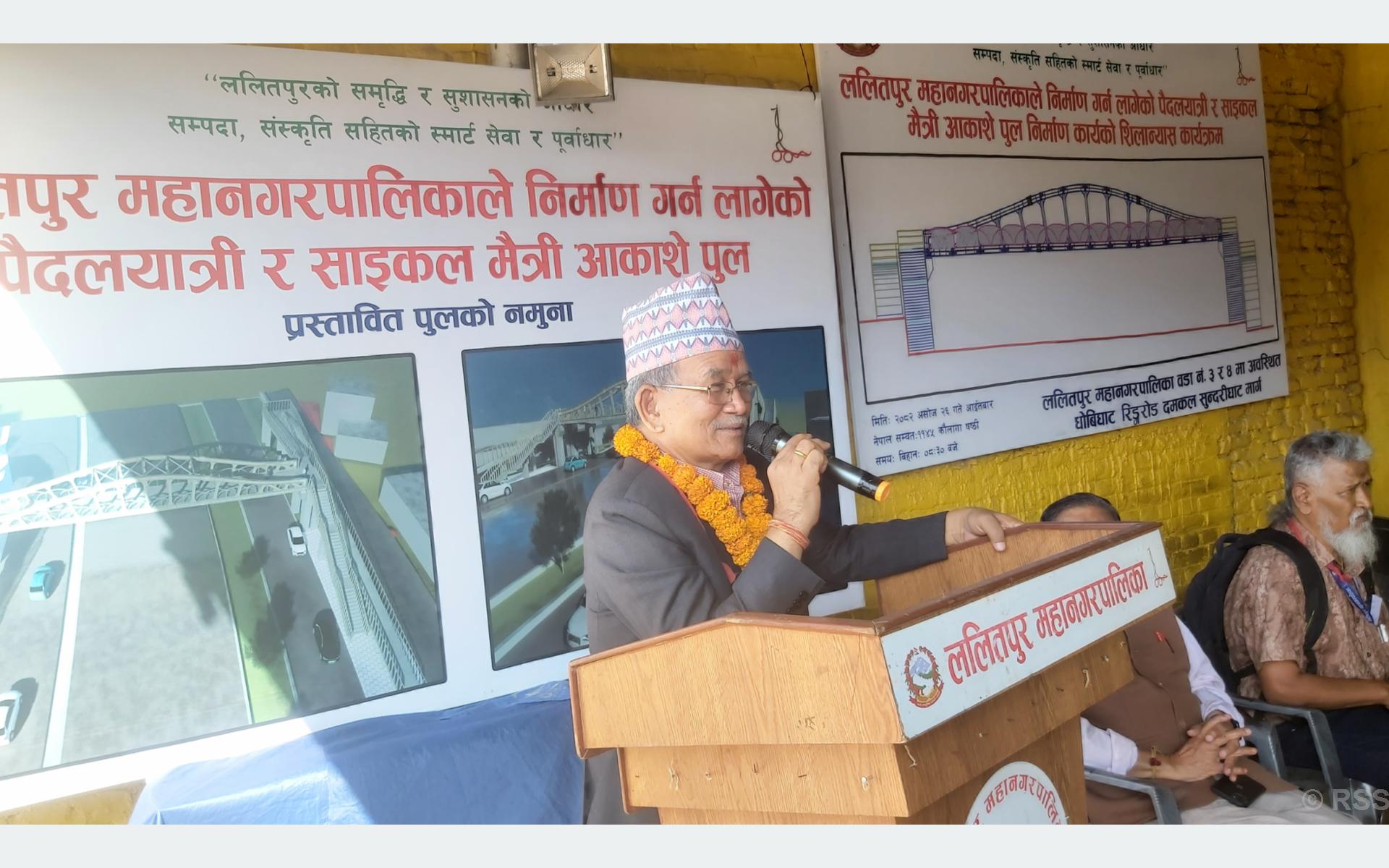 साइकलबाटै वारपार गर्न मिल्ने गरी आकाशेपुल निर्माण सुरु