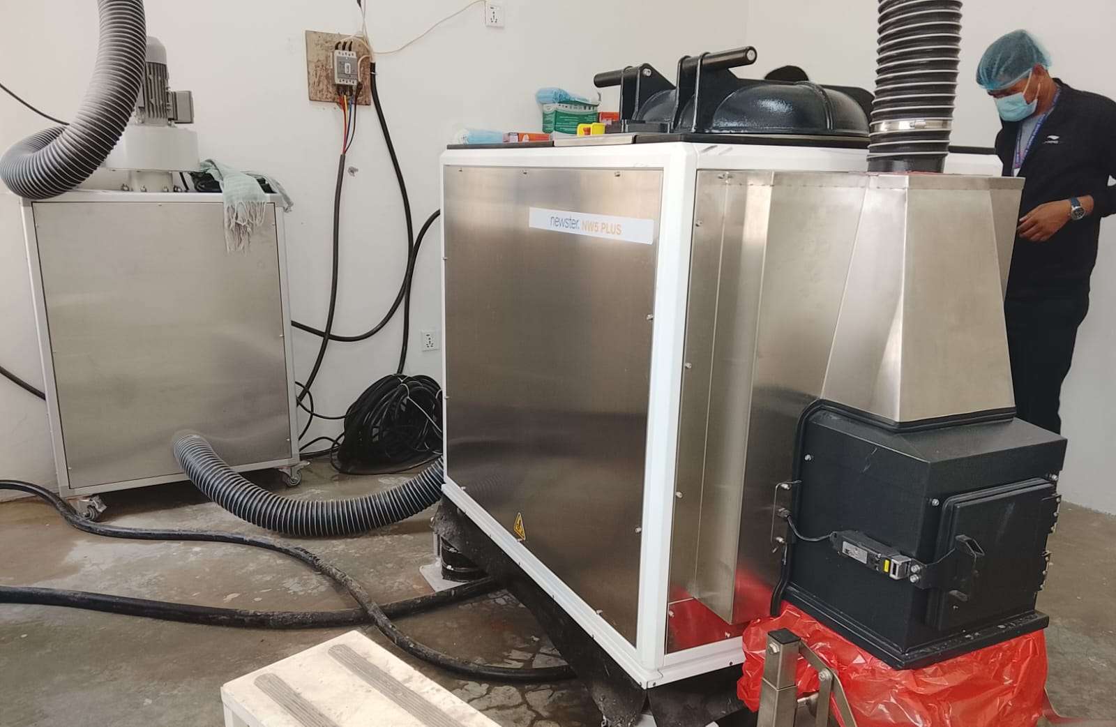 जिल्ला अस्पताल बाजुरामा फोहर निर्मलीकरण मेसिन जडान