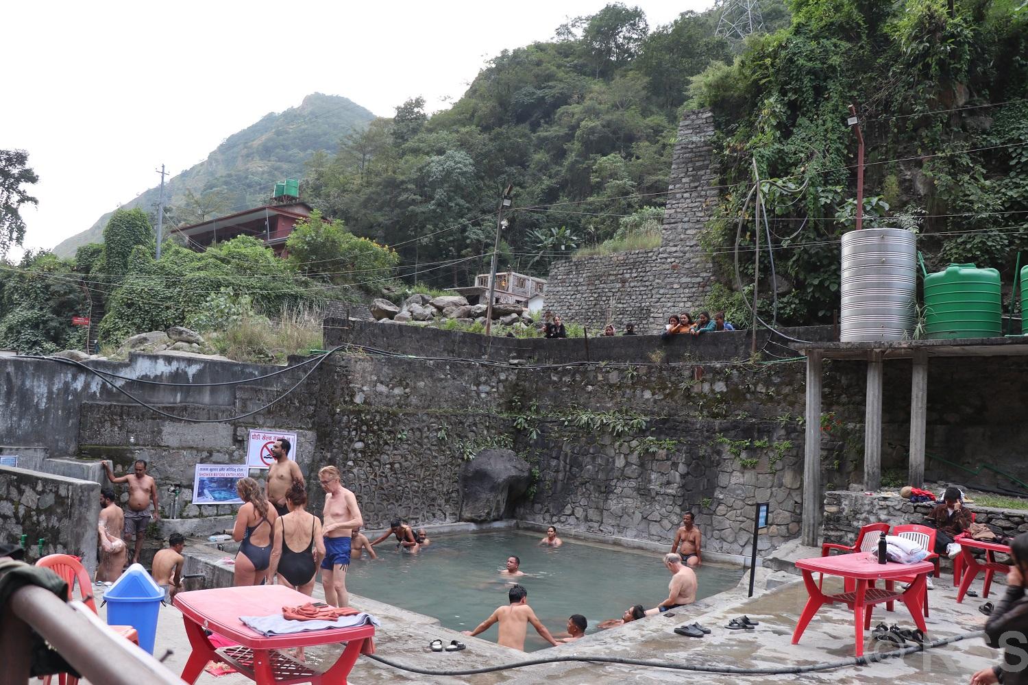 पदयात्रीको ‘रिफ्रेस सेन्टर’ भुरुङ–तातोपानी