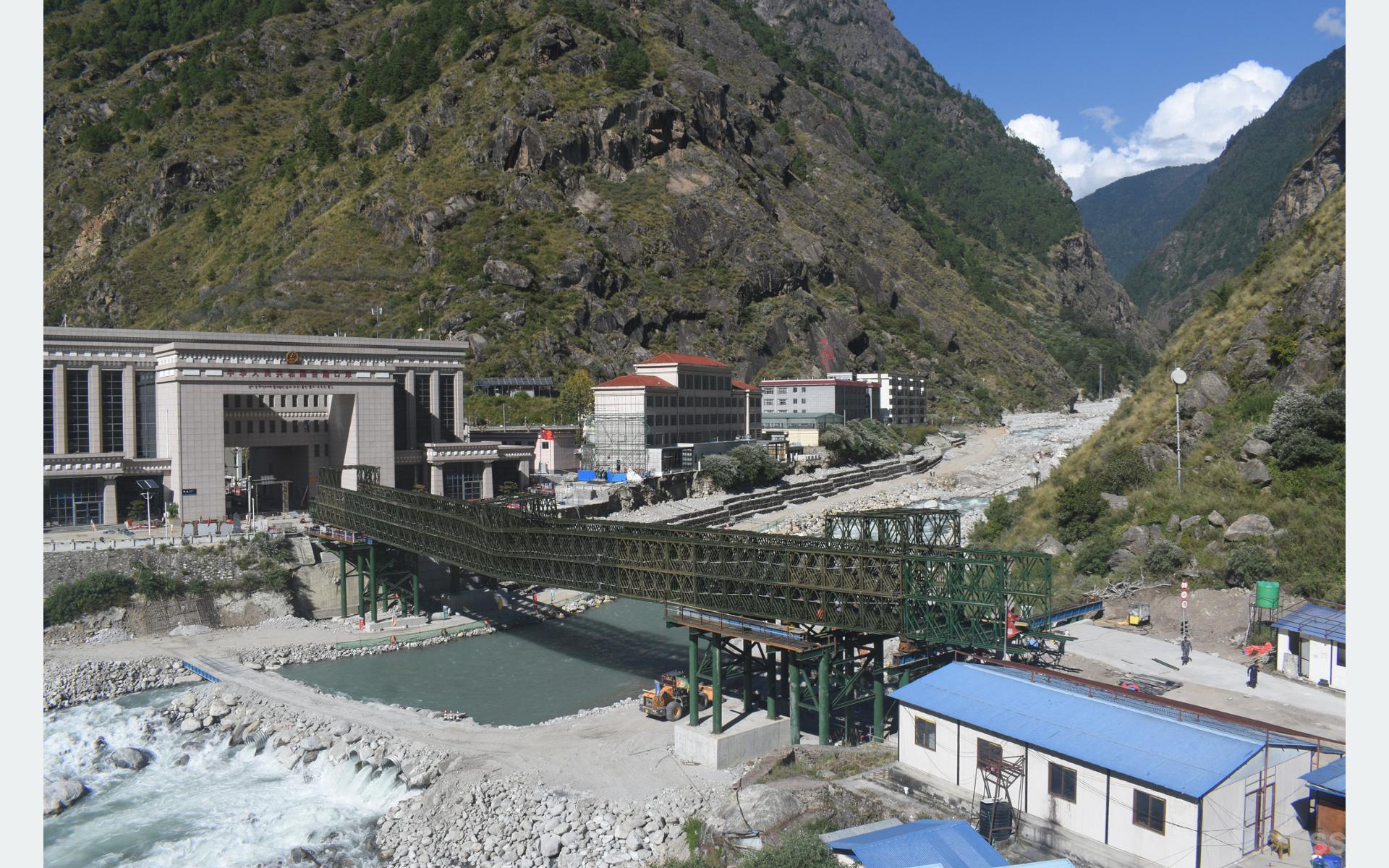 ल्हेन्दे खोलामा मितेरी पुलको पुनः निर्माण अन्तिम चरणमा