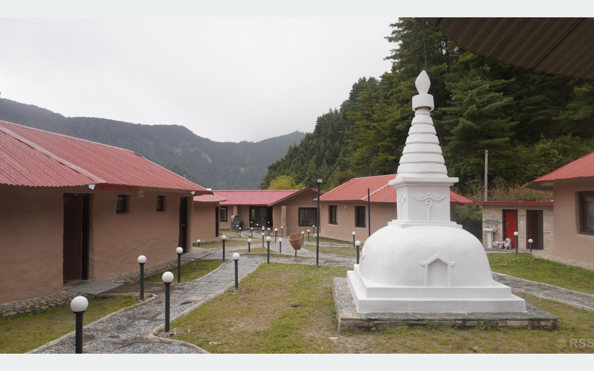 पर्यटक लोभ्याउन ‘माटोको रिसोर्ट’