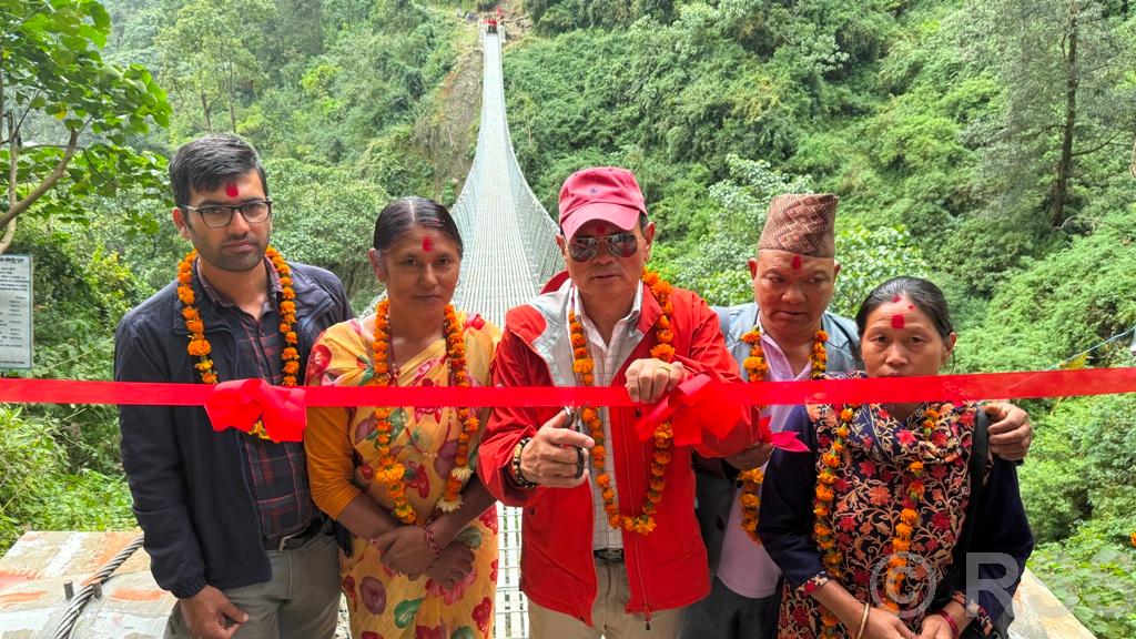 बुकेनी र धापुङ्ग गाउँ जोड्न झोलुङ्गे पुल निर्माण : दुई सय घरपरिवार लाभान्वित