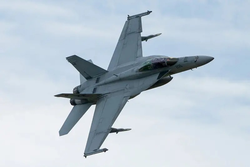 आधा घण्टाको फरकमा दुईवटा अमेरिकी विमान दुर्घटना