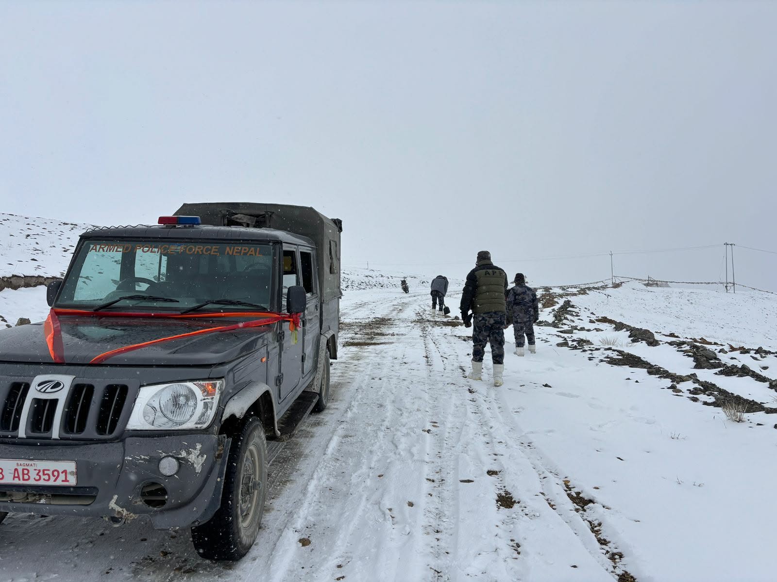 निरन्तर हिमपात : ‘हिडन भ्याली’ मा तीन बेलायती महिला र १२ स्वदेशी पर्यटक समस्यामा