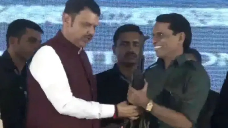 ६ करोड टाउकोको मूल्य तोकिएका नेतासहित ६१ माओवादीले गरे आत्मसमर्पण