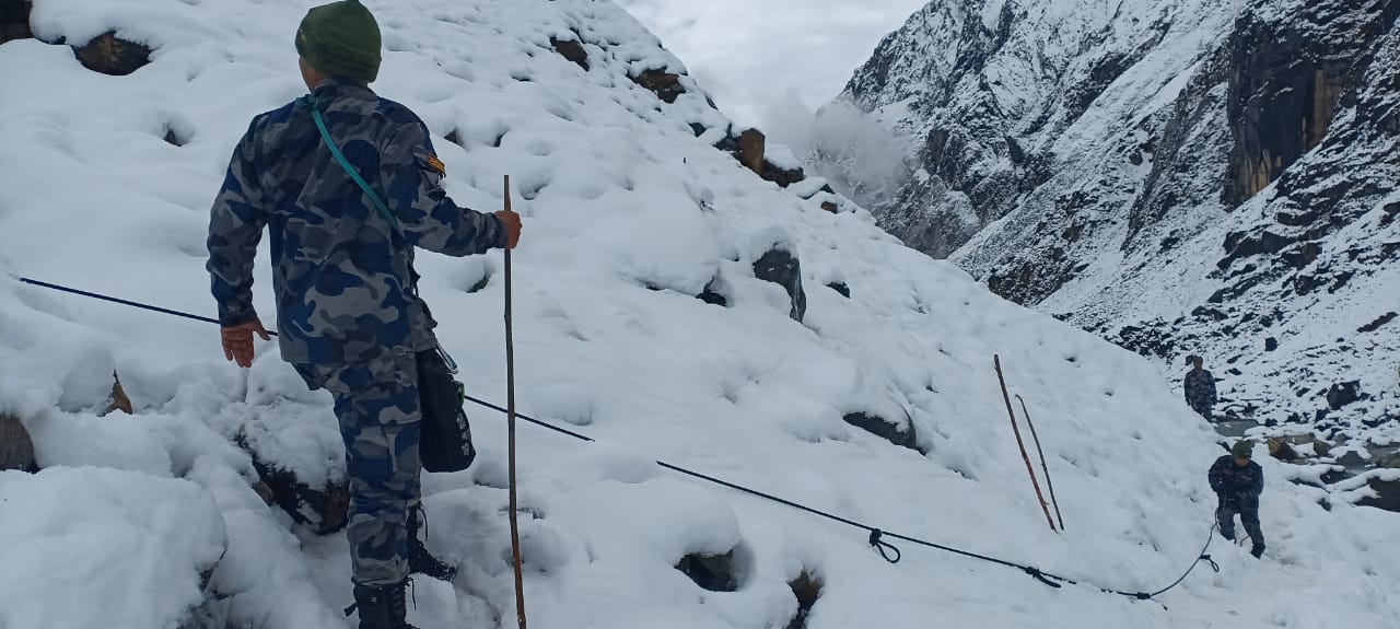 सशस्त्र प्रहरीद्वारा अन्नपूर्ण बेशक्याम्प बाट १ सय ६२ को उद्वार