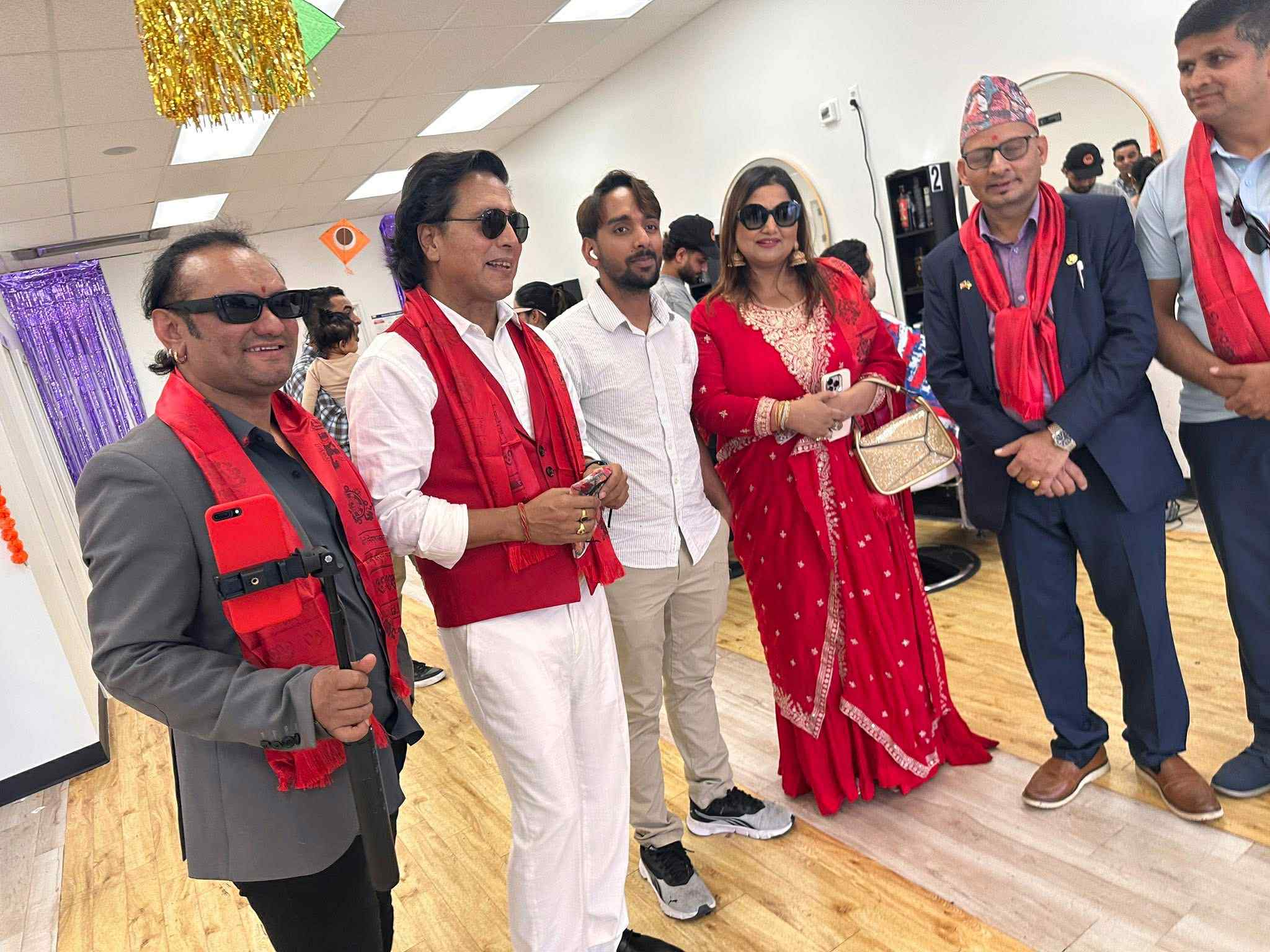 ‘न्यु सुपर कट हेयर’ उद्घाटन गर्दै दीपकराज गिरीले भने, ‘मानिसको हेयरसँग ब्यक्तित्व जोडिएको हुन्छ’