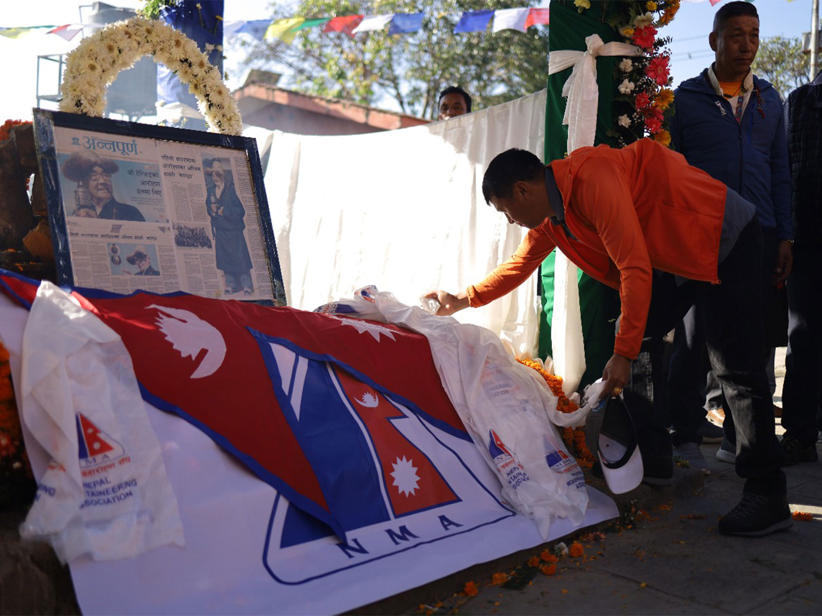 १९५३ को पहिलो सगरमाथा आरोहण दलका अन्तिम सदस्य कान्छा शेर्पाको राजकीय सम्मानसहित अन्त्येष्टि