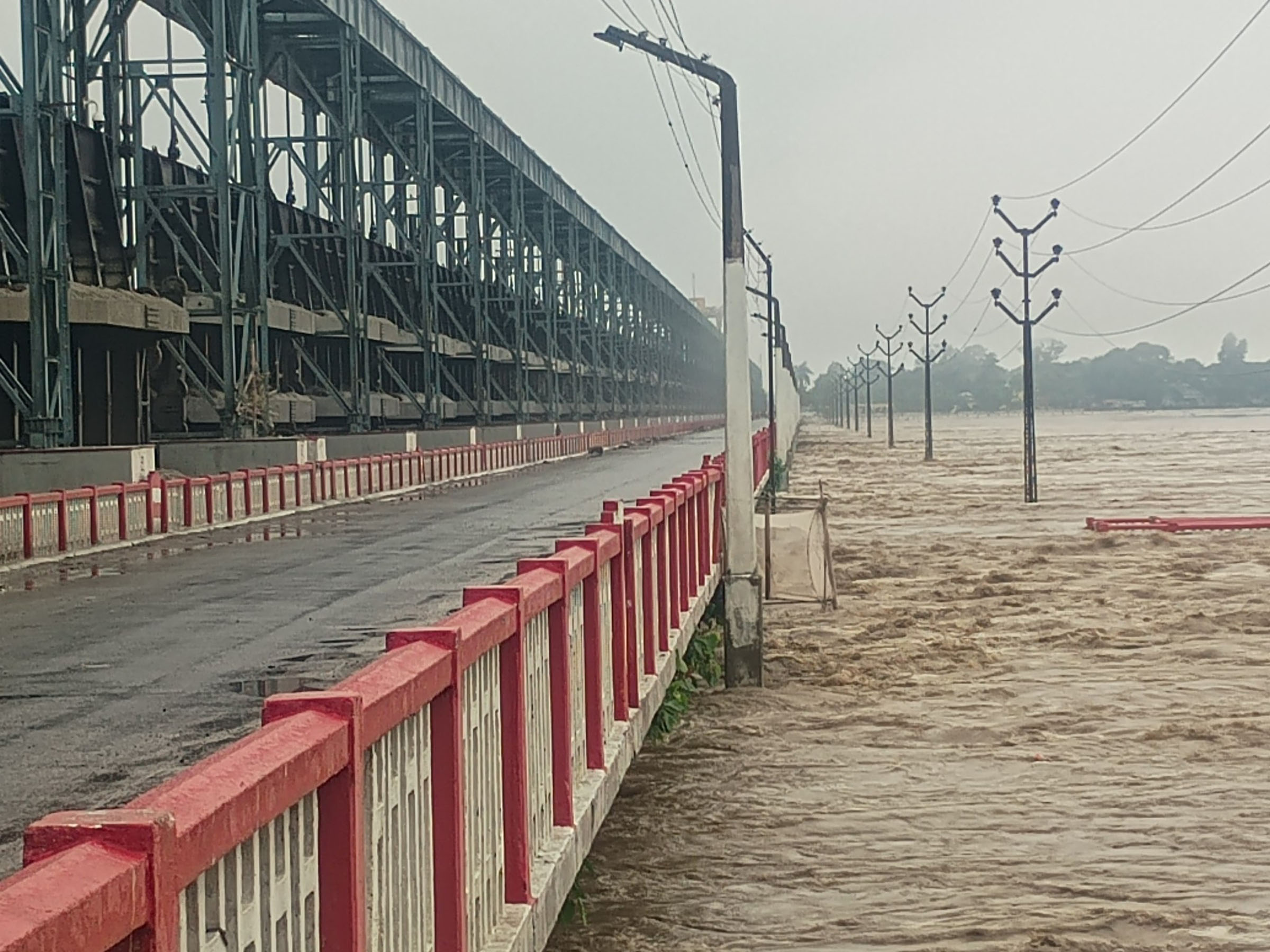 वर्षा रोकिएसँगै सप्तकोशी नदीको वहाव घट्दो
