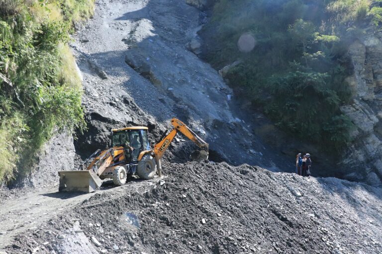 छ वर्षमा पनि सडक योजना अधुरै