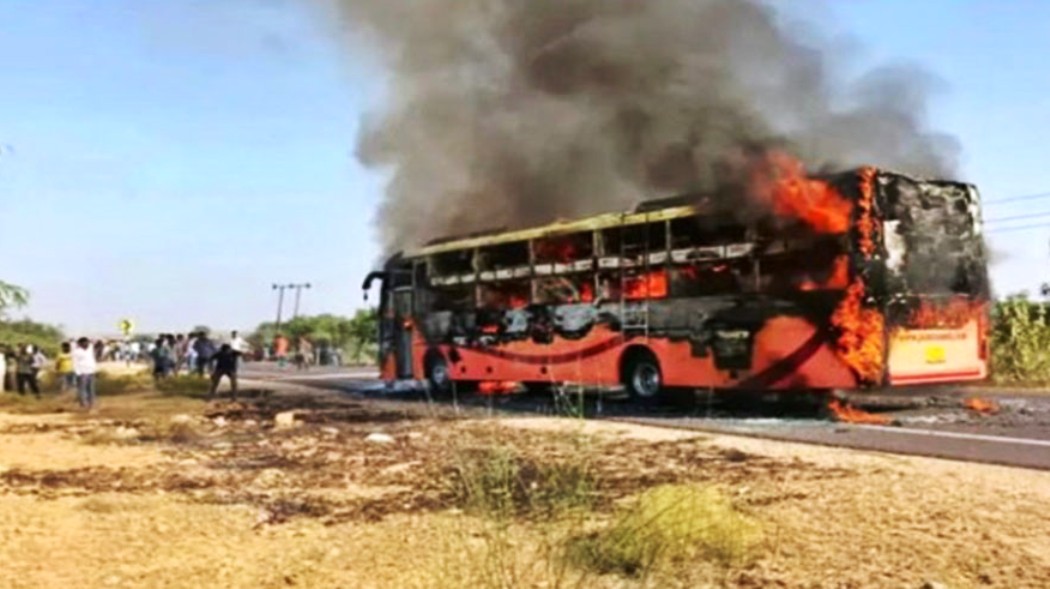 भारतको राजस्थानमा बसमा आगलागी हुँदा २० जनाको मृत्यु