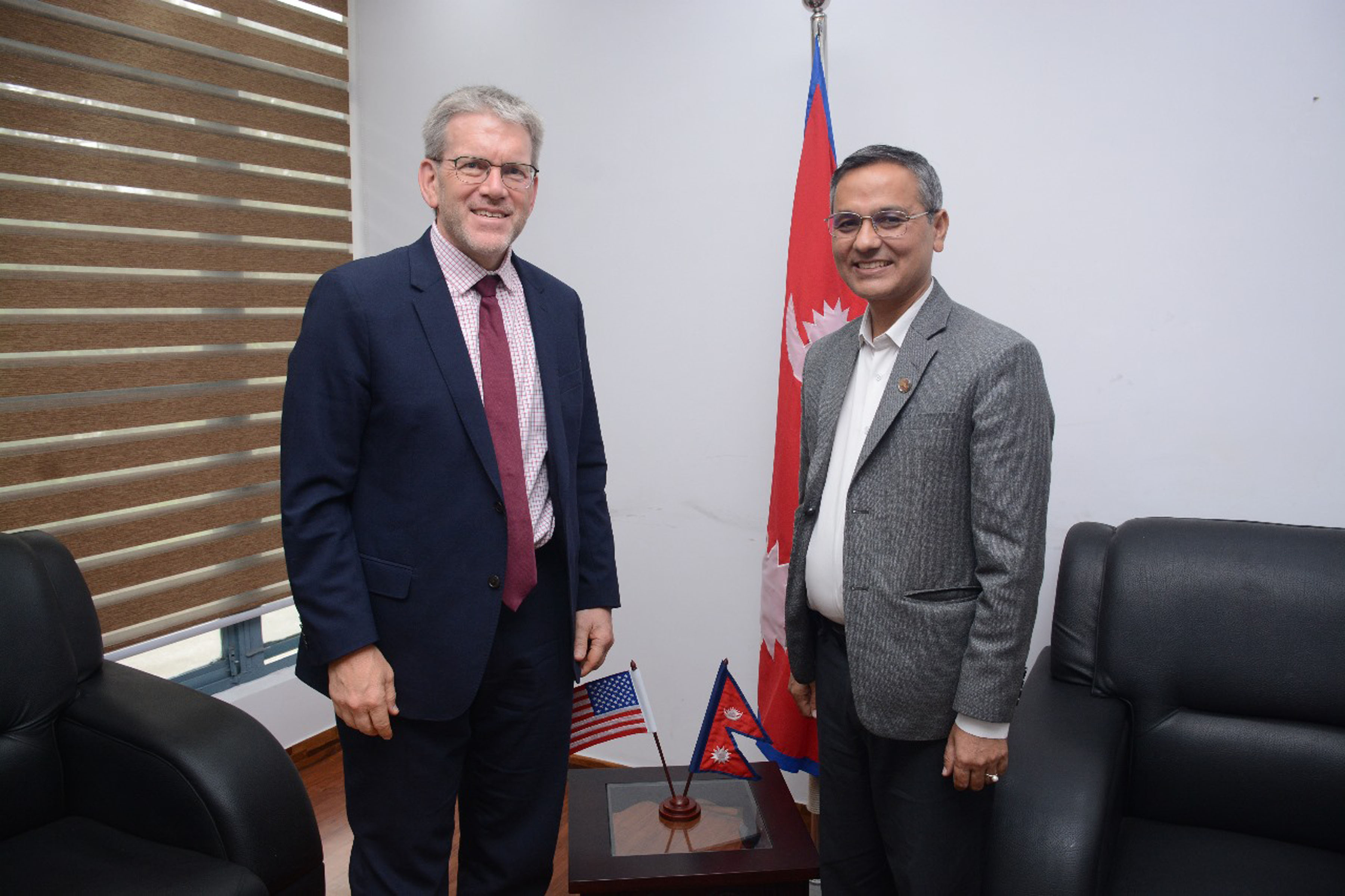 गृहमन्त्रीसँग र अमेरिकी राजदूतको शिष्टाचार भेट