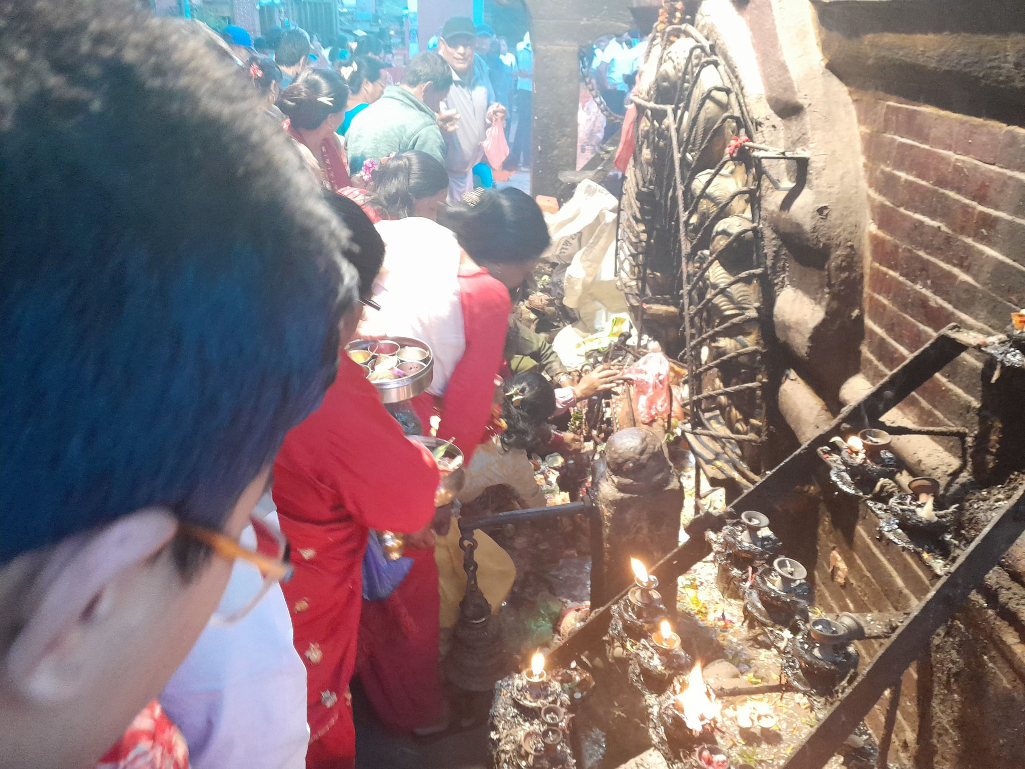 तलेजु मन्दिर खुल्लाः बिहानैदेखि दर्शनार्थी घुइँचो