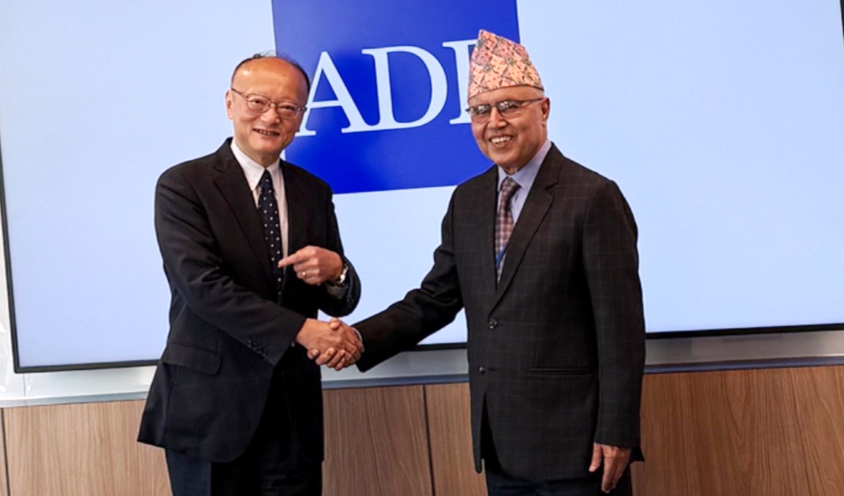 अर्थमन्त्री खनाल र एसियाली विकास बैंकका अध्यक्षबीच भेटवार्ता