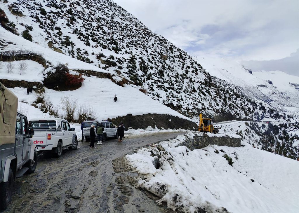एक साताका लागि रोकियो मनाङ पदयात्रा
