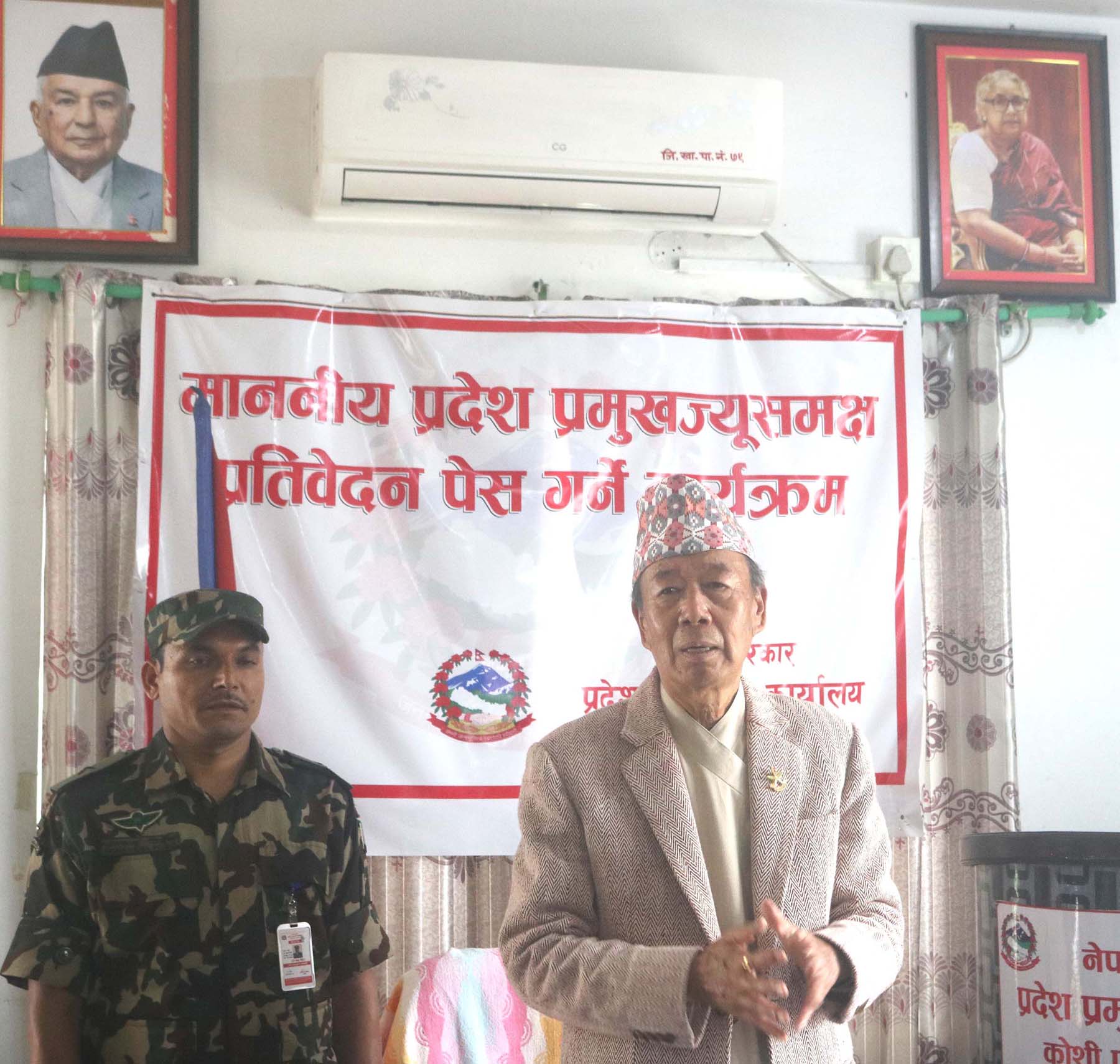 कोशी प्रदेश प्रमुख खापुङसमक्ष अख्तियार वार्षिक प्रतिवेदन हस्तान्तरण