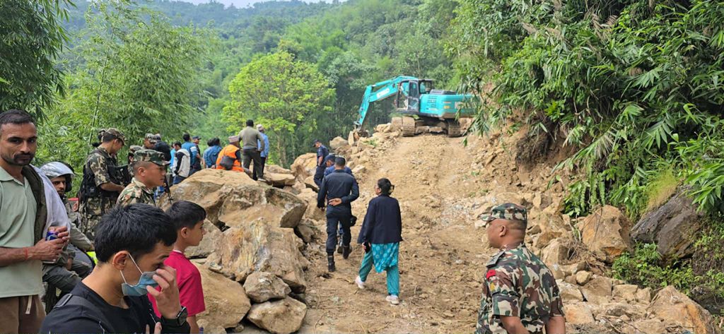 मेची राजमार्गको वैकल्पिक मार्ग अझै सञ्चालनमा आउन सकेन