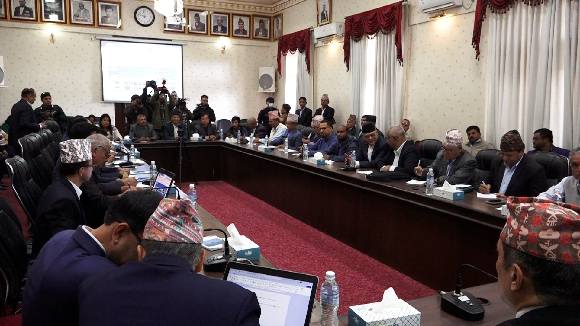 सरकाले निर्वाचनको वातावरण नबनाएकोमा दलहरू चिन्तित