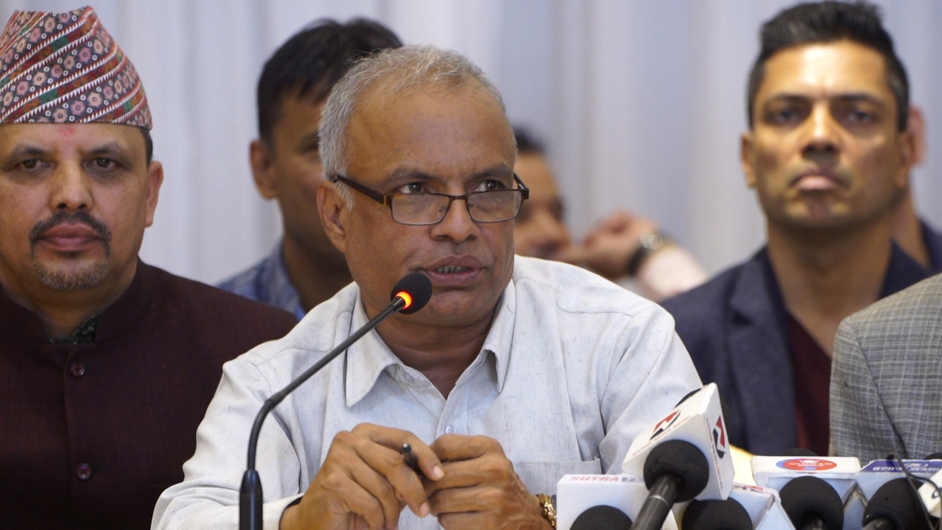 गुरु घिमिरे भन्छन्- मंसिर मसान्तभित्र कांग्रेस महाधिवेशन गर्नैपर्छ, नेतृत्व बदल्नैपर्छ