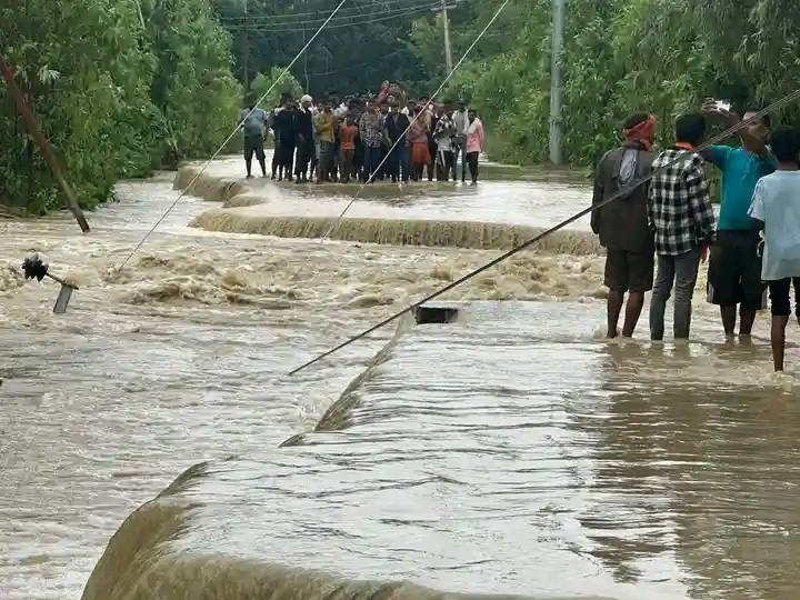 लखन्देहीको बाढीले बाँध भत्काउँदा चारसय बढी घर डुबानमा