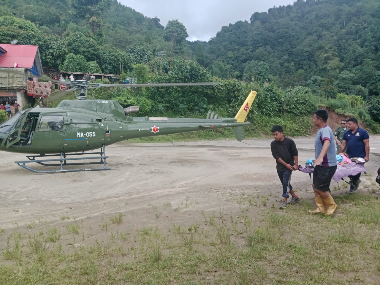 इलाम, पाँचथर र संखुवासभाका चार गर्भवती महिलाको हवाई उद्धार