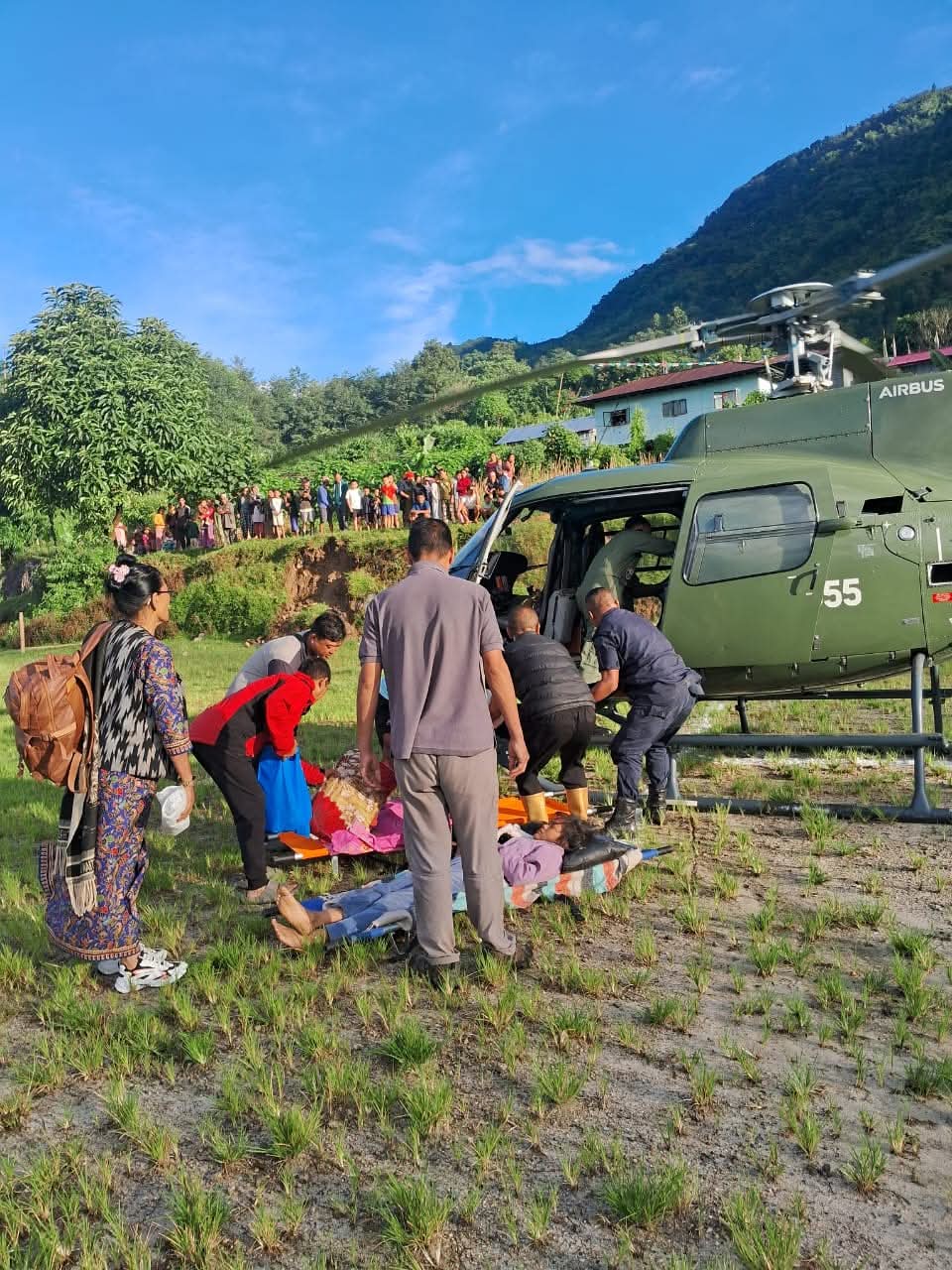 पहिरो पीडित चार जनालाई सेनाले उद्धार गरी अस्पताल पठायो