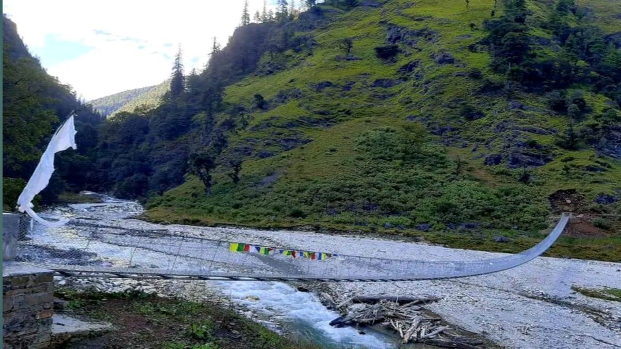 ‘छिन्दु खोलामा’ बनेको पुलले स्थानीयको समस्या समाधान