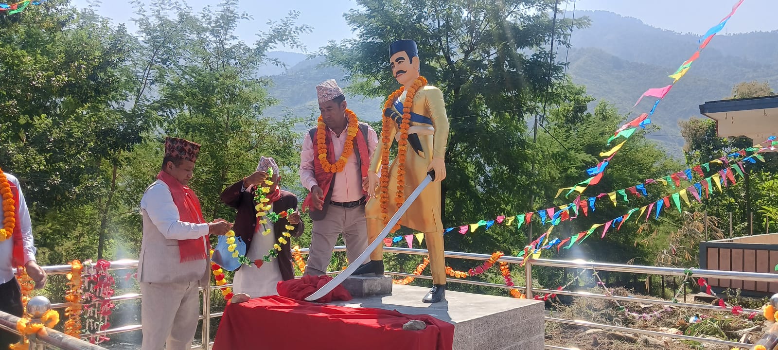 सिन्धुलीगढी युद्धका जनसेनानी रामचन्द्र प्रसाईंको सालिक अनावरण