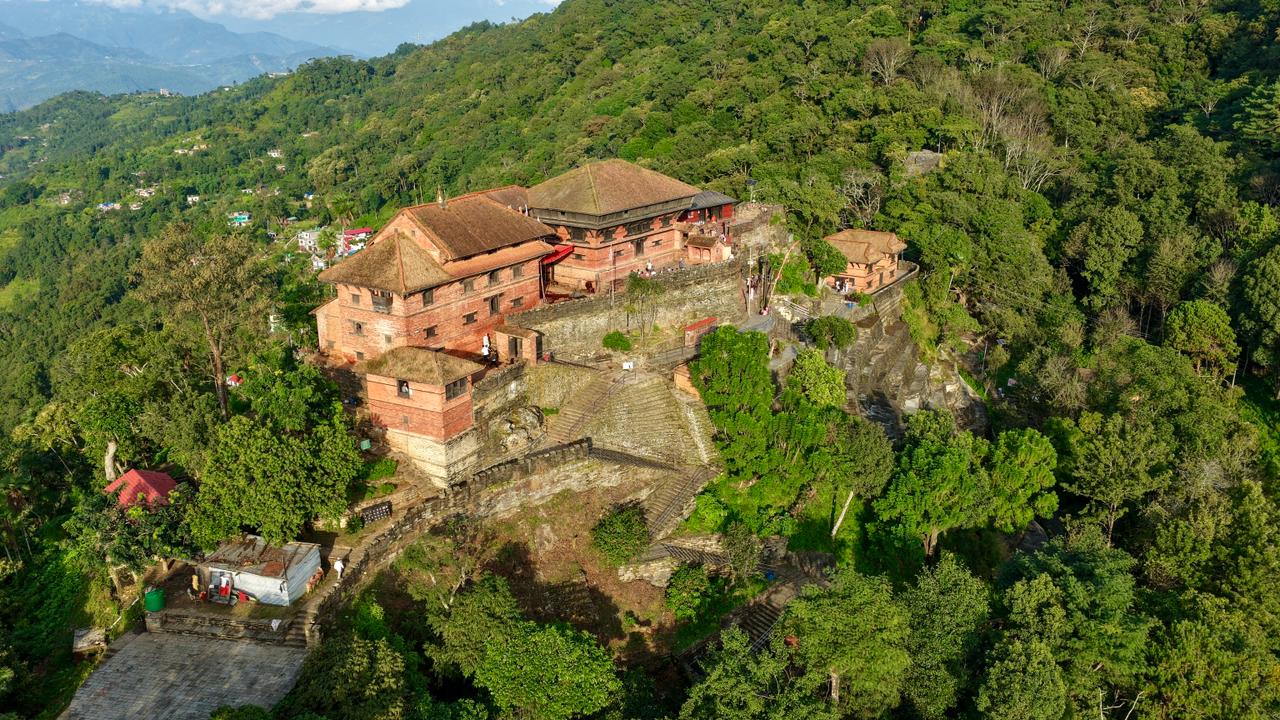 तस्विरमा हेर्नुहाेस् गोरखा दरबार र गोरखा बजार