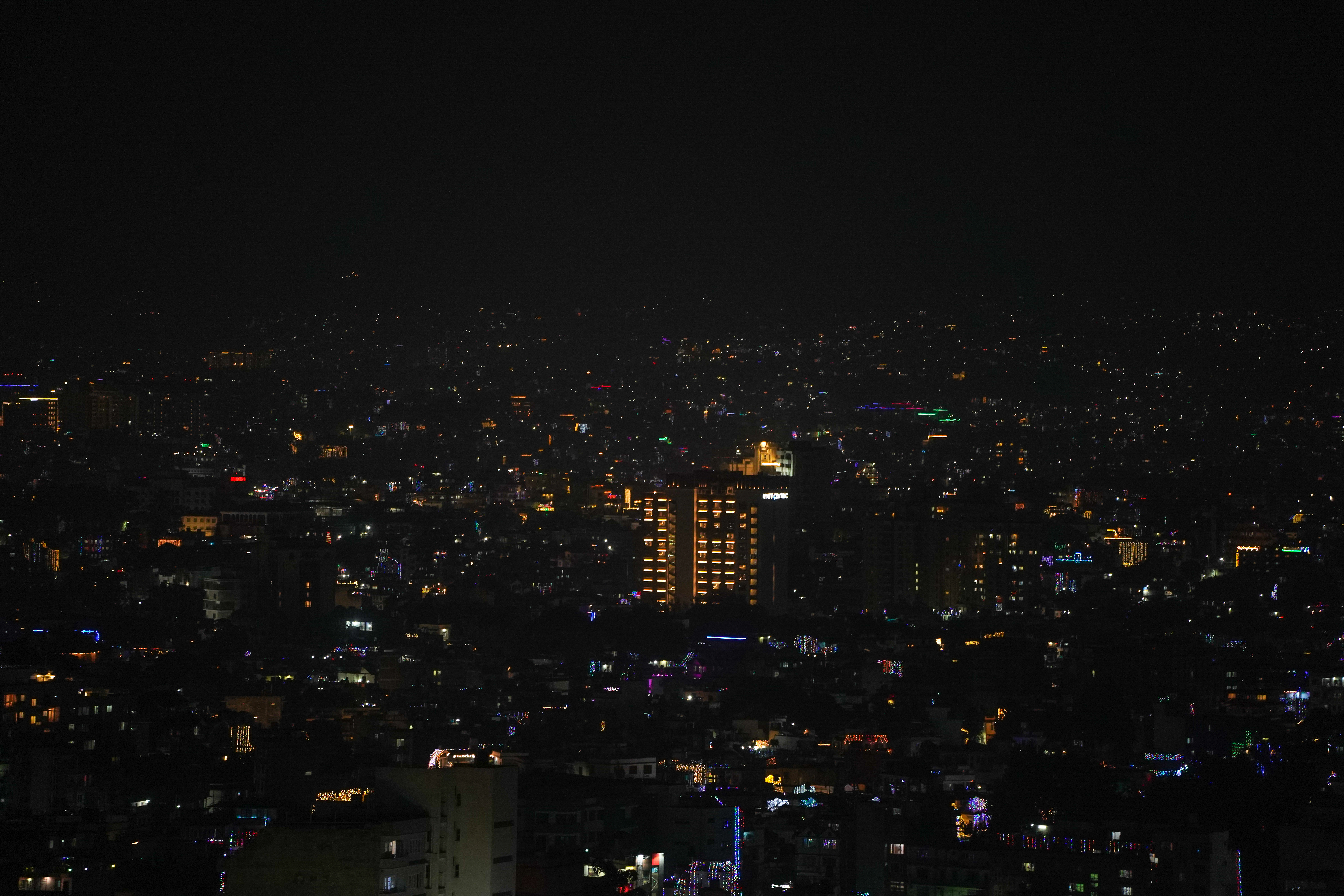 तिहारसँगै बत्तिले सजिएको काठमाडौं (फोटो फिचर)