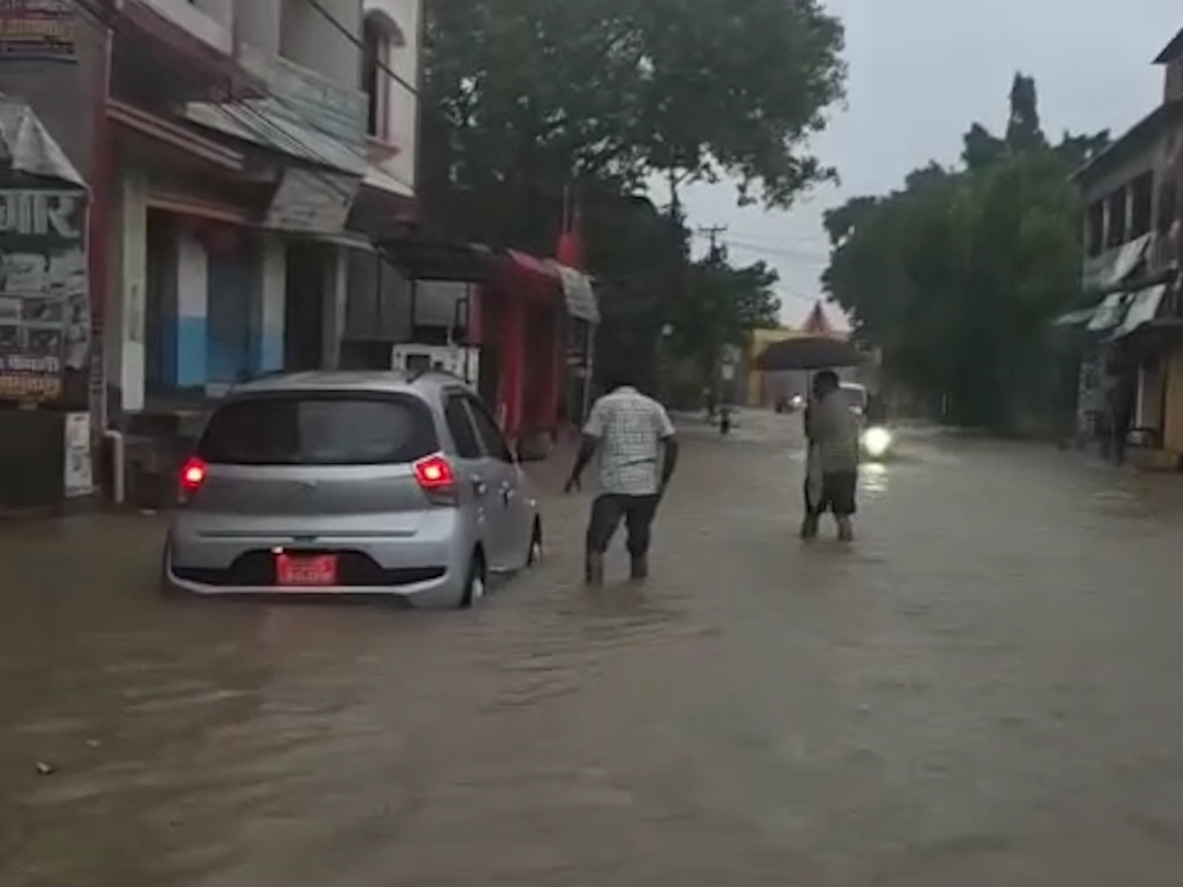 बगमती र लाल बकैया नदीमा आएको बाढीले जनजीवन प्रभावित