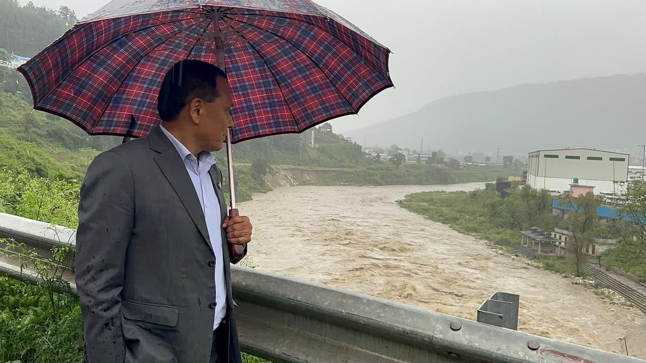 मन्त्री घिसिङसहितको टोलीद्वारा चोभार–गल्छी क्षेत्र निरीक्षण