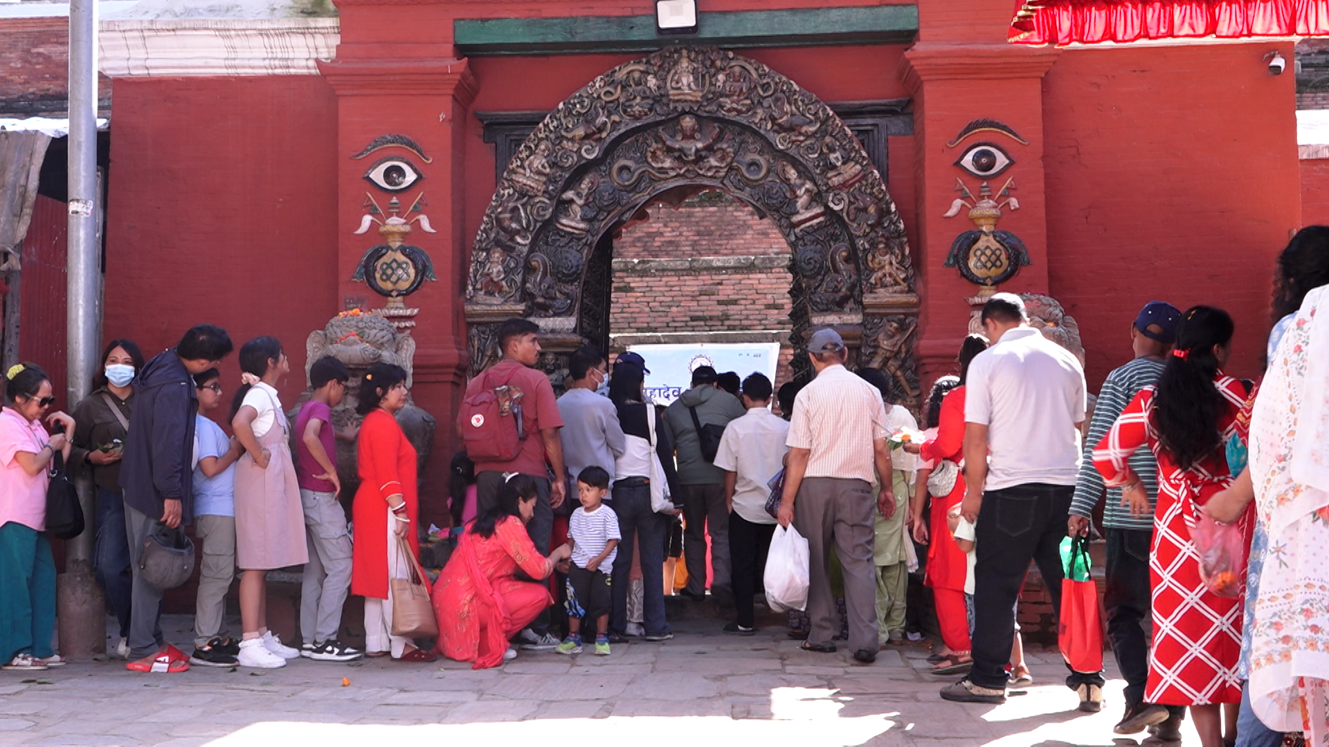 महानवमीका दिनमात्र खुल्ने तलेजु भवानी मन्दिरमा भक्तजनको घुइँचो (फाेटाेफिचर)