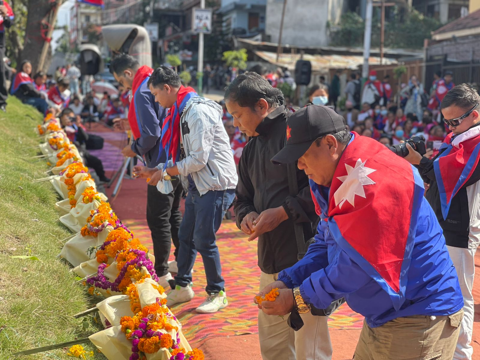 सहिदको तस्बिरमा मल्यार्पण गरेर जेनजीको माइतीघरमा सामूहिक भाइटीका (तस्बिरहरू)