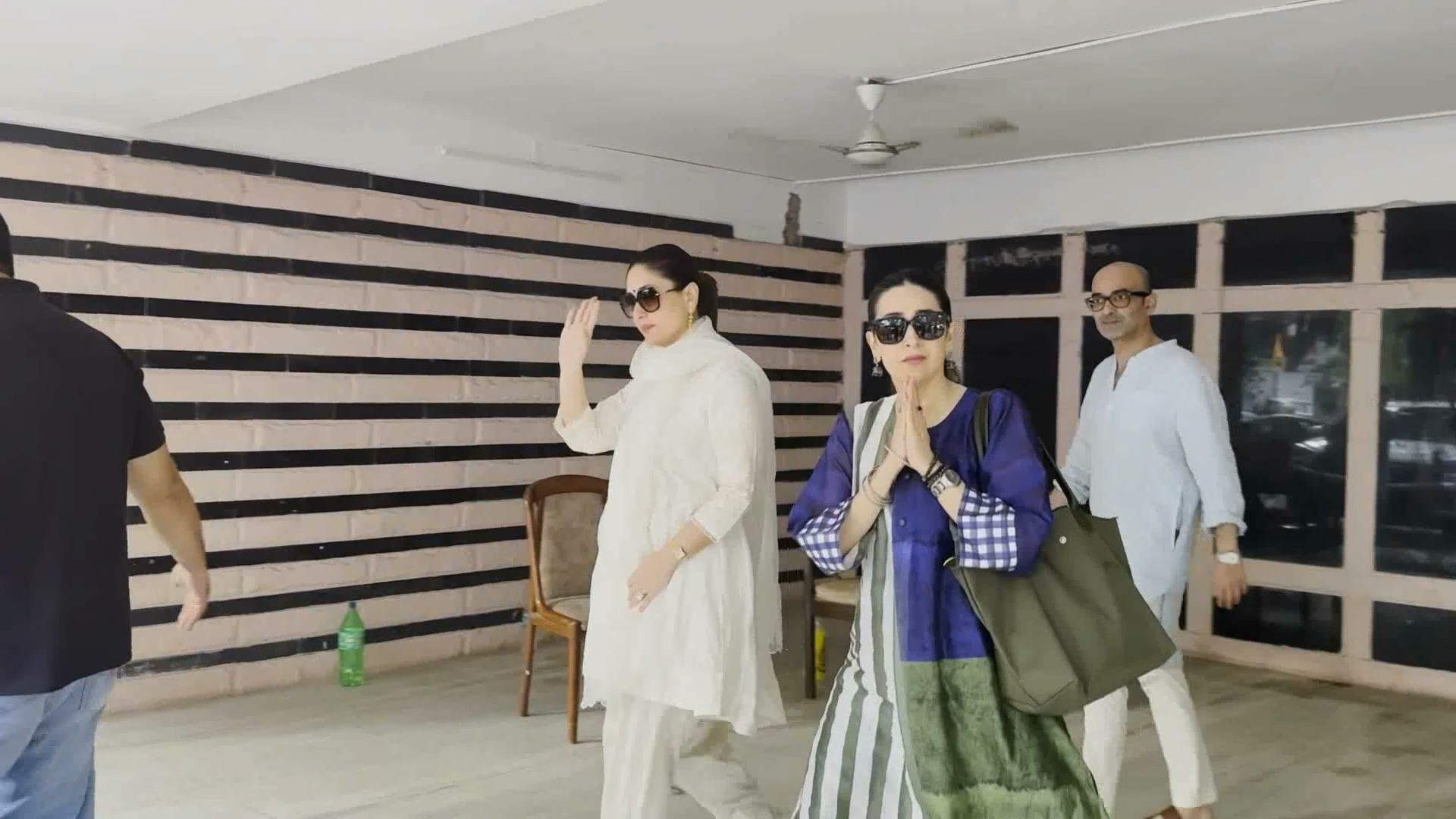 करीना र करिश्मा कपूर नयाँ लुक्समा