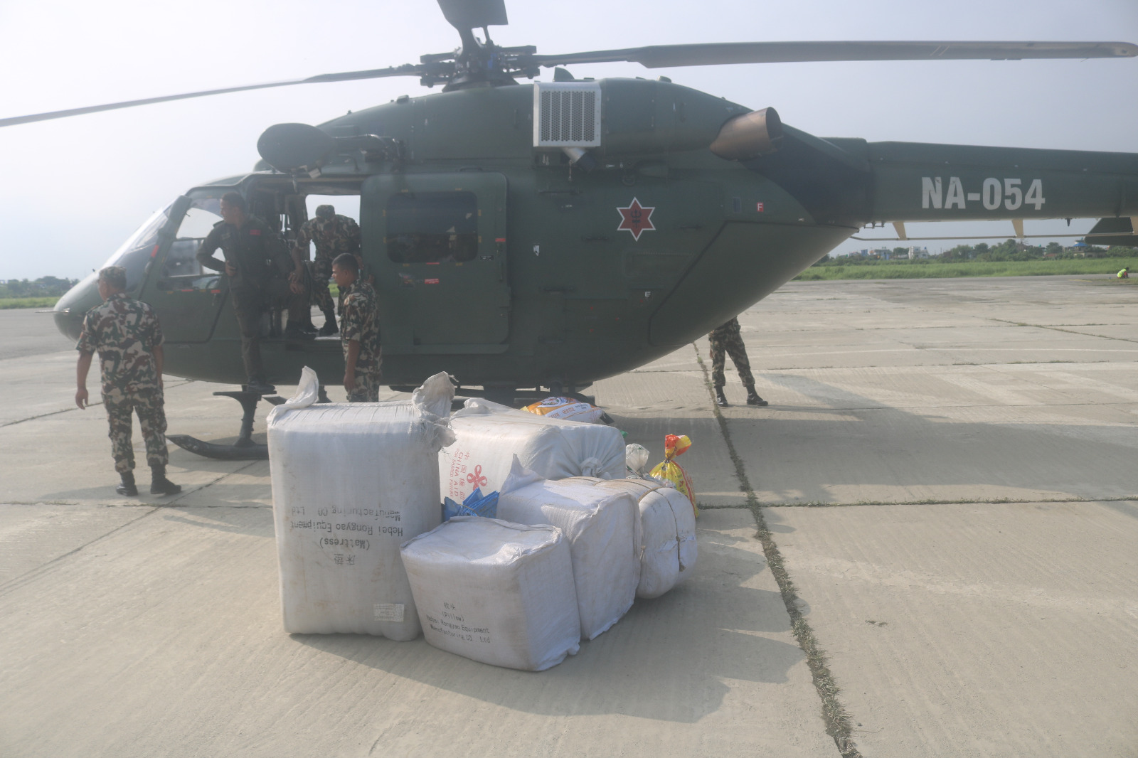 पहिरोपीडित इलाममा पुग्यो कोशी सरकारको राहत