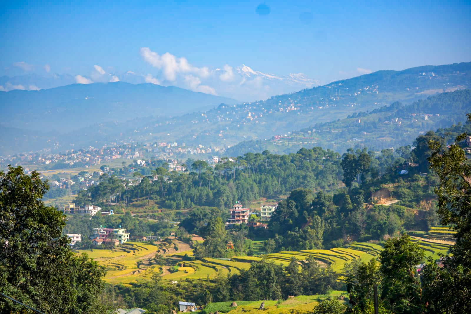 भक्तपुर भंगालबाट देखिएको तुवालोले छोपेको गौरीशंकर हिमाललगायतका हिमश्रृङखला (तस्विरहरु)